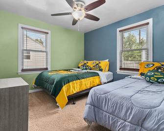 Walk to Lambeau Field, Resch Center and Titletown District! - Green Bay - Habitación