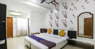 Spot On 68591 Hotel Sahara Palace - Bhuj - Bedroom