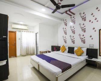 Spot On 68591 Hotel Sahara Palace - Bhuj - Habitación