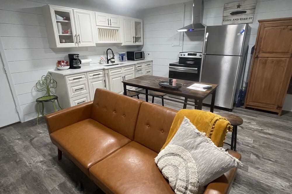 Comfy, Clean & Pet Friendly - Gonzales - Kitchen