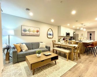 Mountain View New Luxury Condo at Banff Entrance - Canmore - Sala de estar