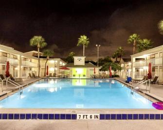 Pool - Wifi - Parking - Best Location ! - Kissimmee - Piscina
