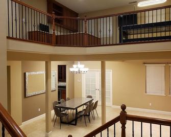 Tesla Ev Charger Solar Heated Pool & Hot Tub Near Uc Davis, Med Center, Airport - West Sacramento - Dining room
