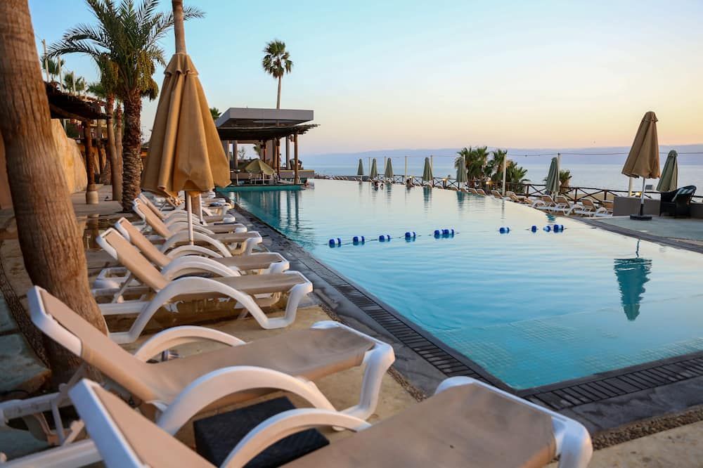 O Beach Hotel & Resort thumbnail 2
