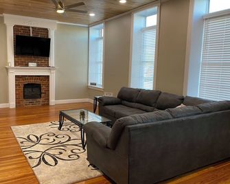 Repurposed space upstairs on LaFayette Square - LaFayette - Living room