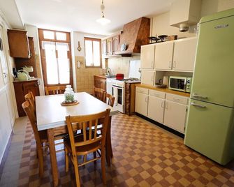 Room rental Bienvenue chez Mémé chambre de Lucette - Treigny - Cuisine