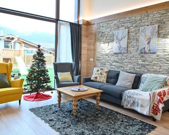 Villa Raphael with Jacuzzi near the Pirin Golf Resort - Razlog