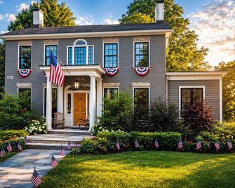 Modern amenities in Historic Federal Style Home, steps from Downtown Brandon - Brandon - Edificio