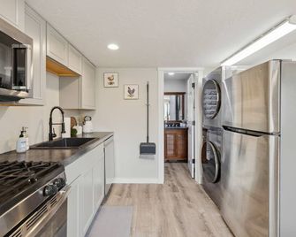 Quail Run Loft - Caldwell - Kitchen