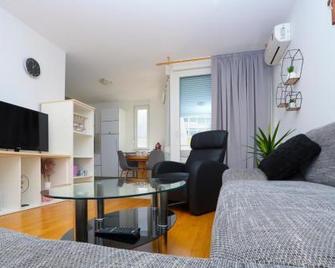 Apartman M&L - Makarska - Living room
