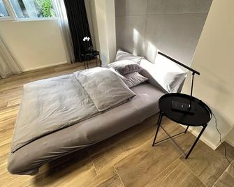 Travel-, Work-, & Fitness-Einliegerwohnung - Bonn - Bedroom