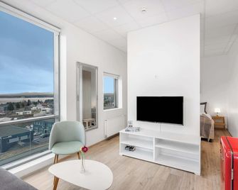 Blue Mountain Apartments - Corner Studio with View - Kópavogur - Pokój dzienny