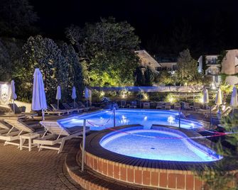 Jenny, Siviri - Siviri - Piscina