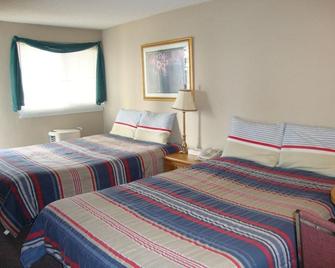 Beach Front Resort - Sylvan Lake - Bedroom