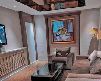 European Style Holiday Hotel - Blagoveshchensk - Wohnzimmer