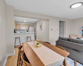 Downtown & Upscale - Buffalo - Dining room