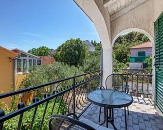 Apartments by the sea Tisno, Murter - 815 - Tisno - Balcony