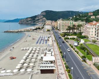 Hotel La Bussola - Finale Ligure - Будівля