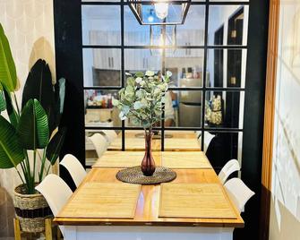 Happy Nest @Labella - Mandaue City - Sală de mese
