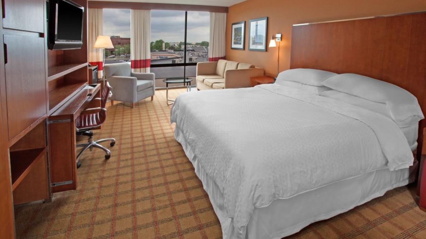 Four Points by Sheraton Philadelphia Northeast