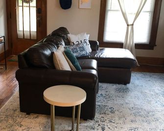Family-friendly Bungalow Close to Everything - Skaneateles - Huiskamer