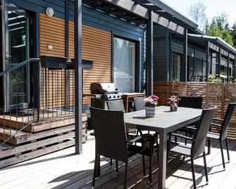Talo saunalla ja sähköauton oma Type2 latauspiste - Vantaa - Patio