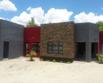 The New Mall Guesthouse - Maun - Building