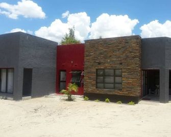 The New Mall Guest House - Maun - Gebouw