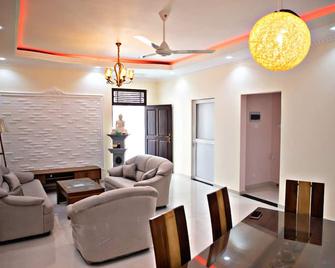 Priyalanka Aprtments - Wadduwa - Wohnzimmer