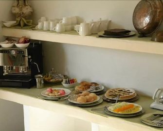 Antica Dimora La Corona - San Pantaleo - Buffet