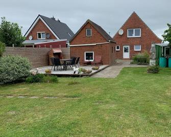 Renovated vacation home \'Alter Schwede\' in Scandinavian style / North Sea - Marne - Edificio