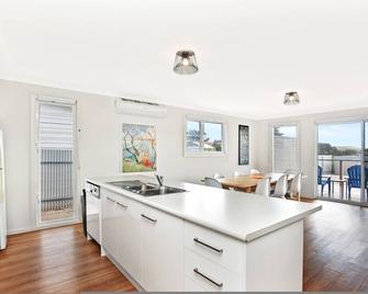 Sa Holiday House 'dunes Views On Simpson' - Goolwa - Kitchen