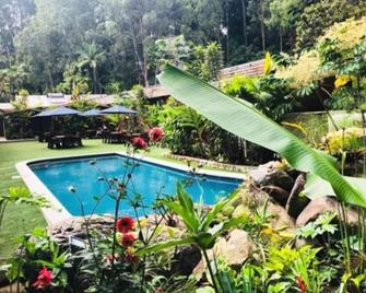 Pacific Gardens Hotel - Goroka - Piscina