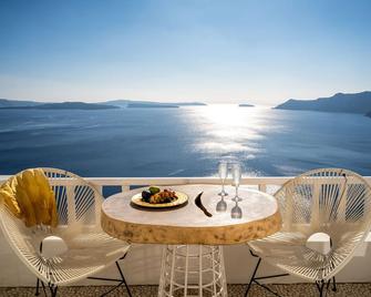 Delfini Villas Hotel Santorini - Oia - Balcón