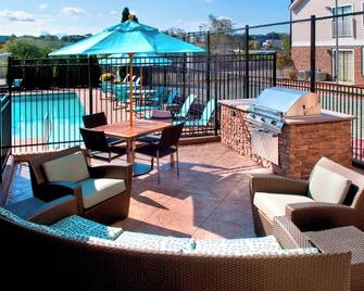 Residence Inn by Marriott Boston North Shore/Danvers - Danvers - Patio