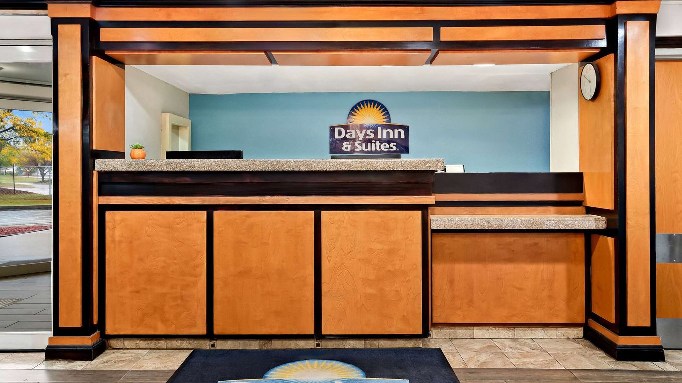 Days Inn & Suites by Wyndham Warren