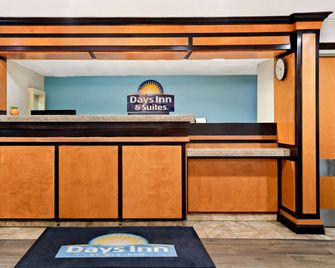 Days Inn & Suites by Wyndham Warren - Warren - Receptie