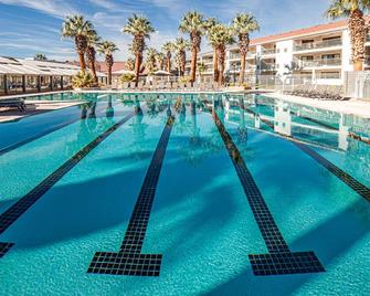 304 Main Level Condo, New Flooring, Mountain Views, Close to Pools, and More - Saint George - Pool