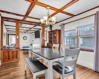 OCE1409 | Newly Renovated Lakefront in quiet south end setting! Pets! by Shore Points Vacations - Point Pleasant Beach - Comedor