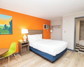 Cedar Motor Inn - Marquette - Bedroom