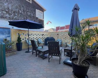 Beso Del Sol - Huntington Beach - Patio