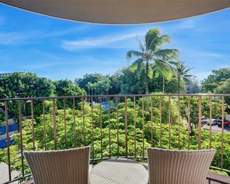 Hilo Hawaiian Hotel, Trademark Collection by Wyndham - הילו - מרפסת