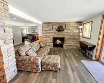 Playa Salvador Executive Cottage - Redstone Lake - Haliburton - Phòng khách