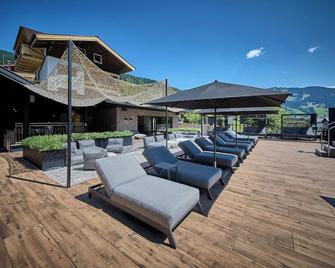 The Poolhouse Boutique Lodge - Saalbach - Innenhof
