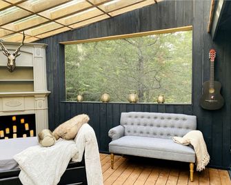 New!!! Forest Gazebo By Private Lake-Peace&privacy - Campbellford - Living room