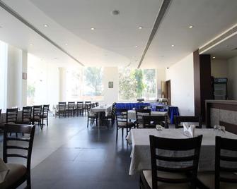 Madhu Resorts - Agra - Restaurante