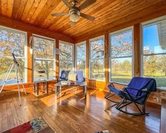 Charming Lake Geneva, Wisconsin 3br/2bath Home - Shagbark Waters - Lake Geneva - Living room
