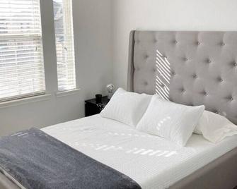 Perfect For Families House with Cozy Fireplace - Frisco