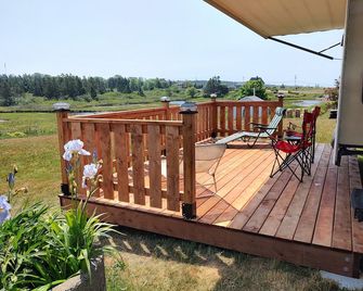 Riverside Camper in Mavillette - Cozy and Modern - Yarmouth - Балкон