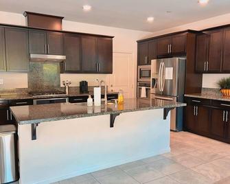 Simi Valley View, 5mins to DT. Private 1-bedroom in a shared house, Relaxing - Simi Valley - Cucina